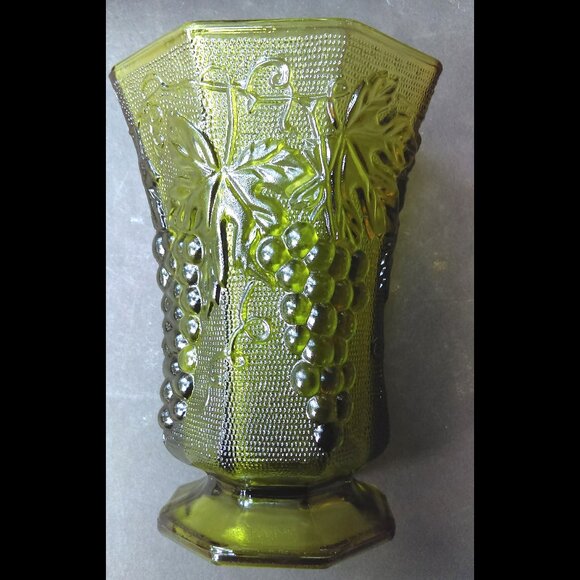 Anchor Hocking Vintage Green Footed Octagon Glass Vase with Leaves and Grapes - Picture 5 of 6